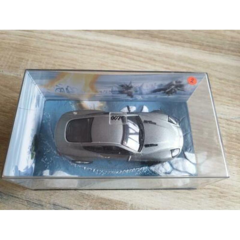 Nr.2 Aston Martin V12 Vanquish Diorama James Bond 1:43 ( UH