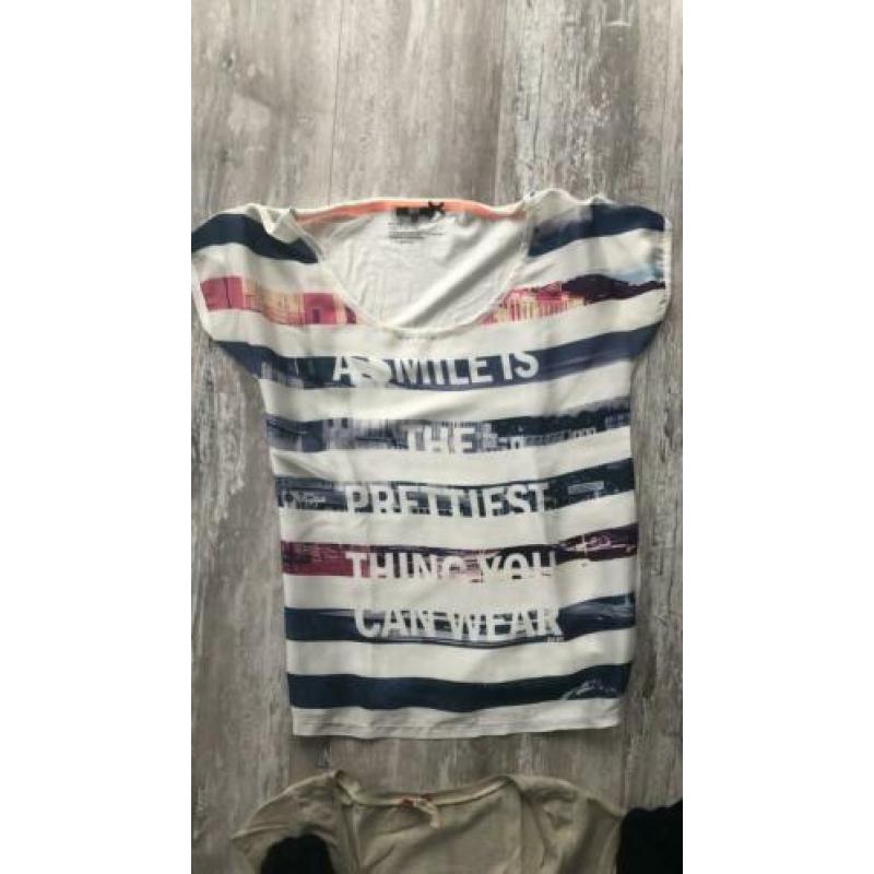Shirtjes maat s zeer nette staat. Als set of los te koop