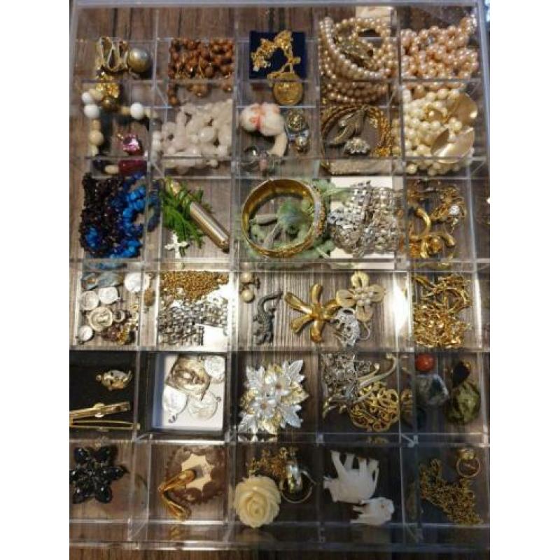 Grote partij sieraden! Meer dan 400 stuks! Nieuw en oud...