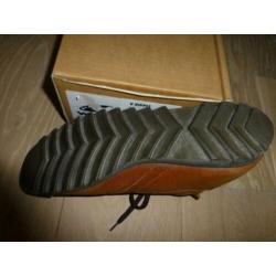 2 pr sneakers van WALSH Bolton England mt.(42)totaal 60 euro
