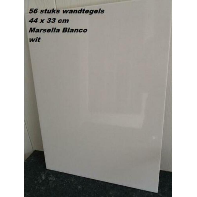 Partijen nieuwe wandtegels