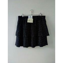 Rok. Zwart met patroon. Maat M. Nieuw! Met prijskaartje