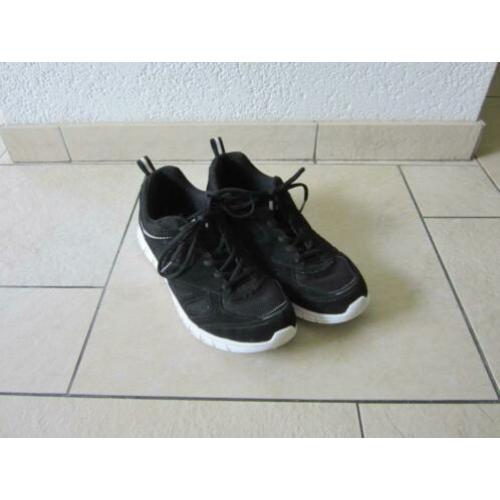 Zwarte sportschoenen maat 42