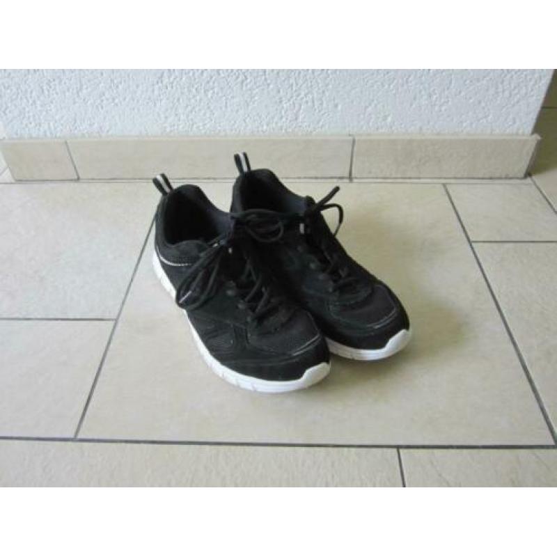 Zwarte sportschoenen maat 42