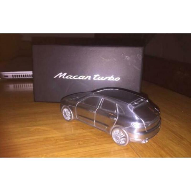 Porsche macan model limited edition 1:47