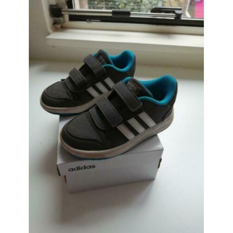 Adidas maat 27, weinig gedragen.