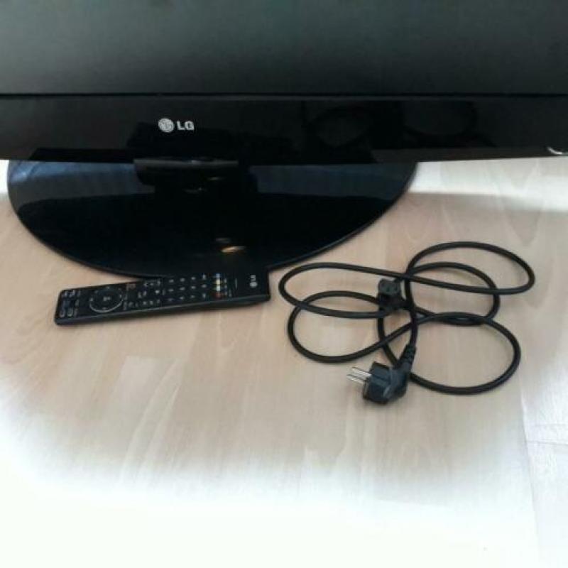 LG lcd tv 42 inch (107) cm
