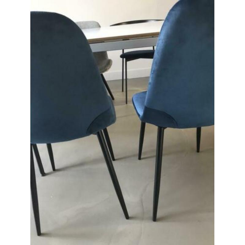 2 nieuwe eetkamerstoelen in velours van Vestbjerg