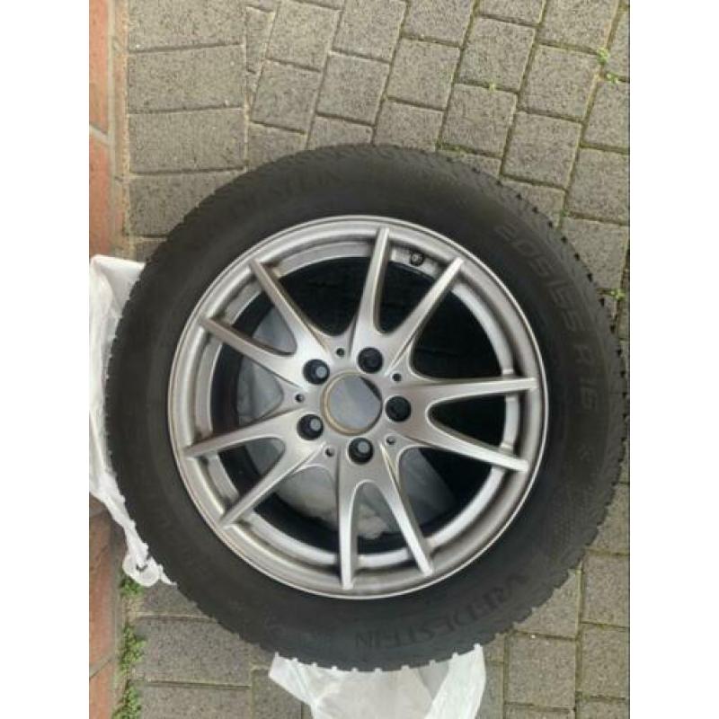 Velgen met winterbanden Mercedes A W176/CLA W117