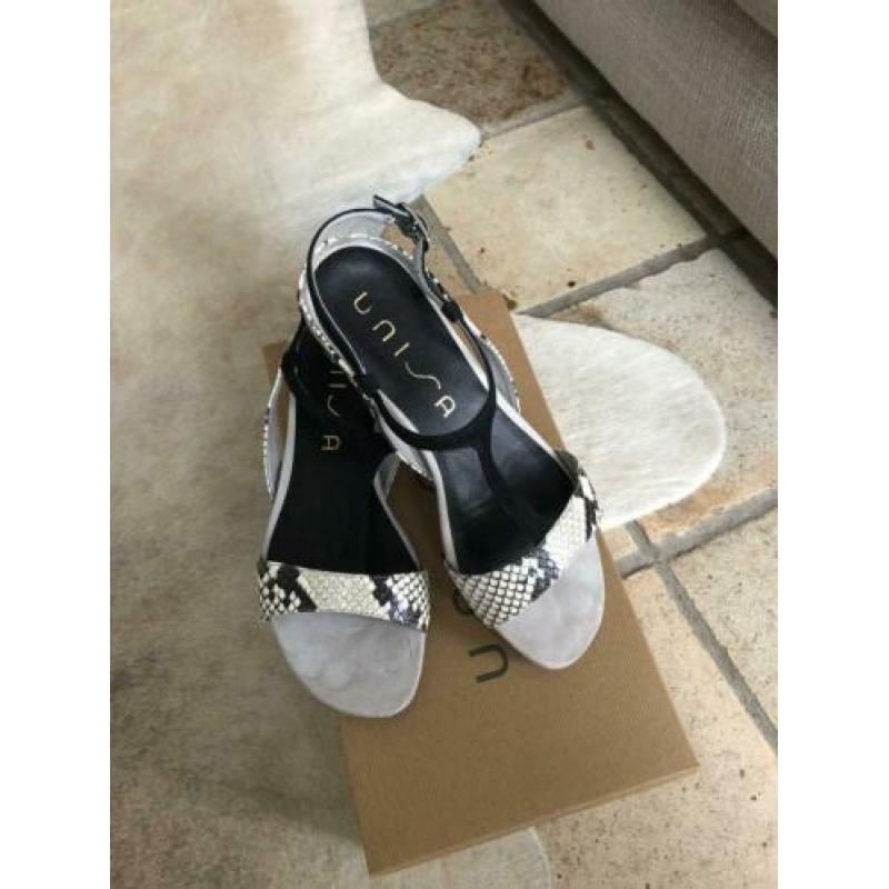Unisa sandalen slangenprint maat 38 in nieuwstaat