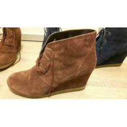 2 paar suede dames schoenen. Maat 41.
