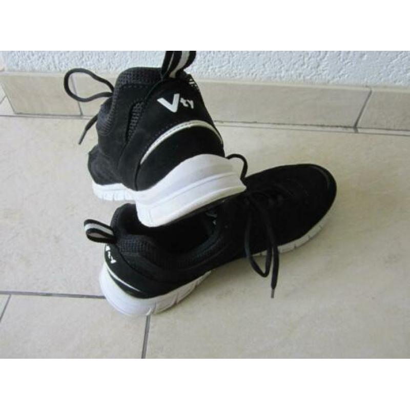 Zwarte sportschoenen maat 42