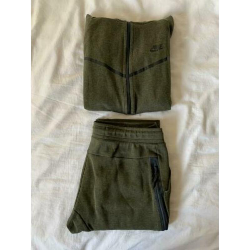 Nike Tech Fleece Pak Khaki Groen maat M yeezy off white air