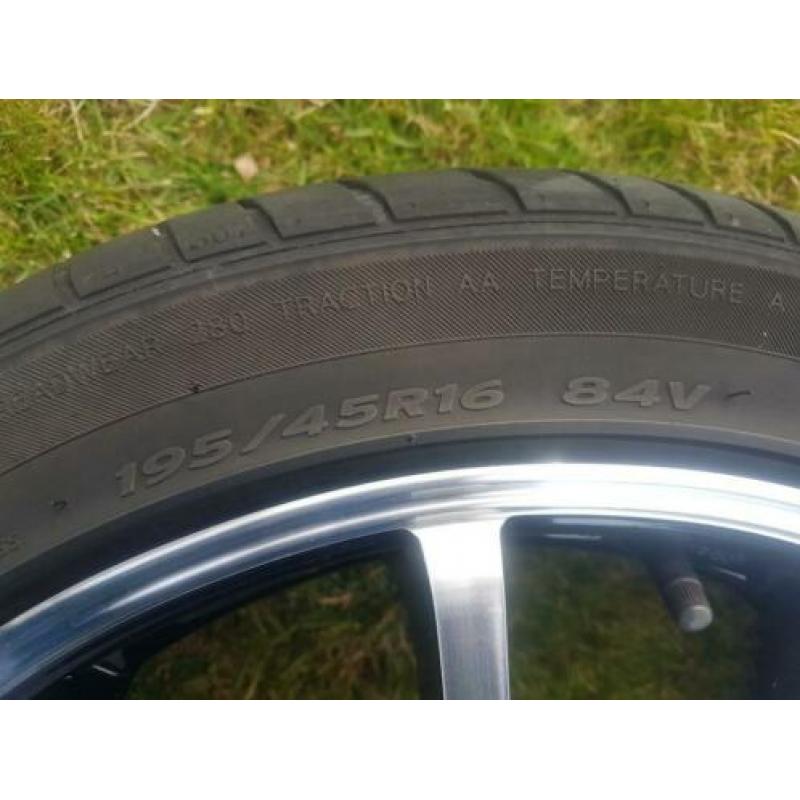 Velgen en banden 195/45R16