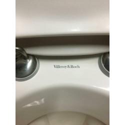Hangtoilet en twee wasbakken voorzien van Grohe mengkranen