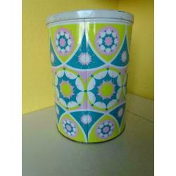 2 tomado trommels 28 cm hoog en een brabantia ontbijtkoek