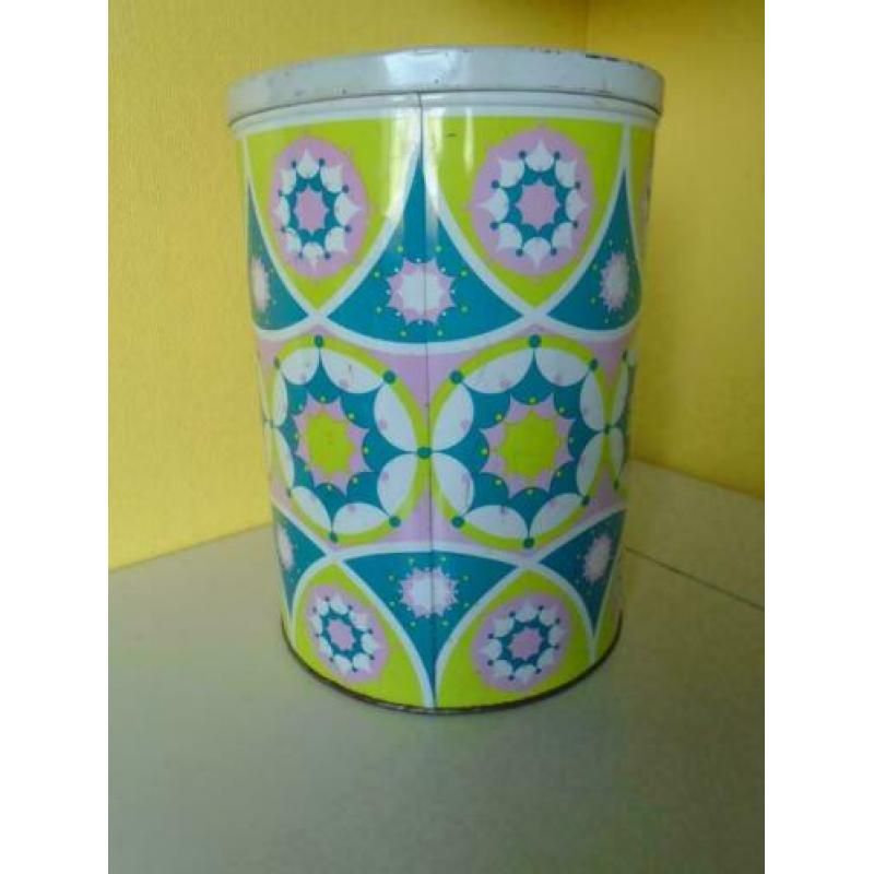 2 tomado trommels 28 cm hoog en een brabantia ontbijtkoek