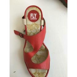 Rode leren sandalen van Fly London maat 39
