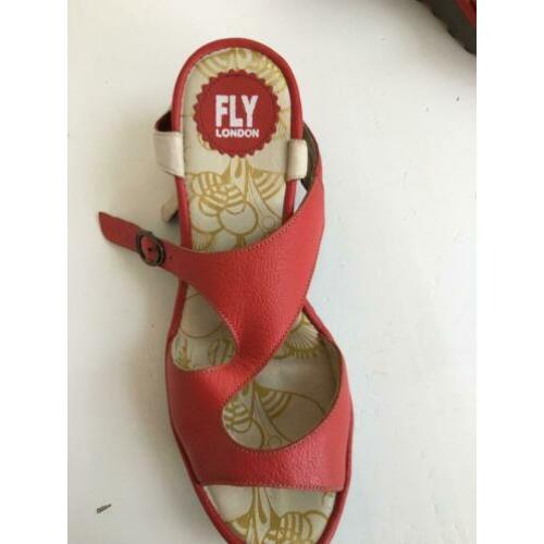 Rode leren sandalen van Fly London maat 39