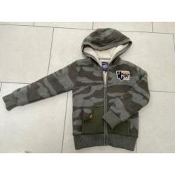 2x mooie Vingino vest teddyvoering maat 10