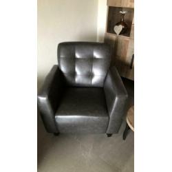 2 supermooie grijze leatherlook fauteuils