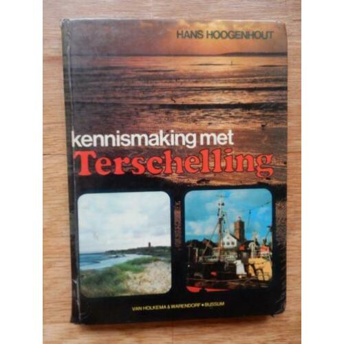 Boeken,knipsels,deel krant,hebbedingetjes over Terschelling.