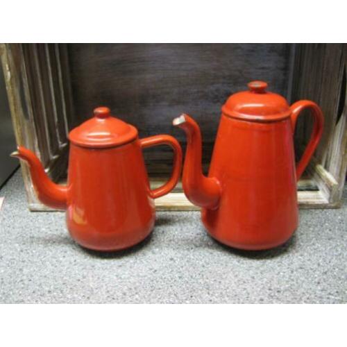 rood emaille koffiekan, 21 cm hoog