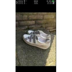 Wit / zilveren leren sneakers van Natuform maat 40,5. ZGAN