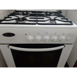 Goed gasfornuis, met elektrische oven, en een gasonsteker