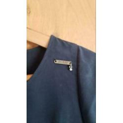 In nieuwstaat donkerblauw jurkje van Guess, mt 38-40