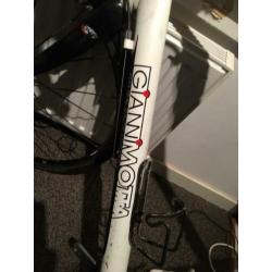 Gianni Motta ongeveer 10 jaar oud. Volledig Shimano Ultegra.