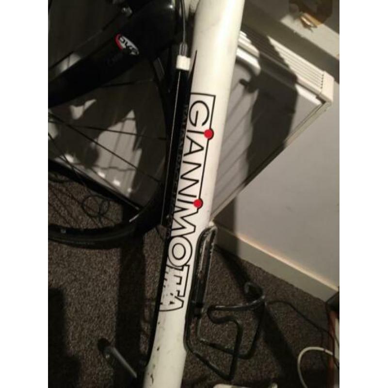 Gianni Motta ongeveer 10 jaar oud. Volledig Shimano Ultegra.