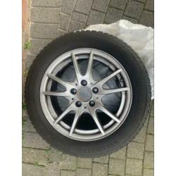 Velgen met winterbanden Mercedes A W176/CLA W117