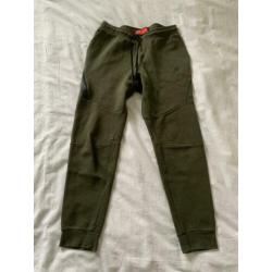 Nike Tech Fleece Pak Khaki Groen maat M yeezy off white air