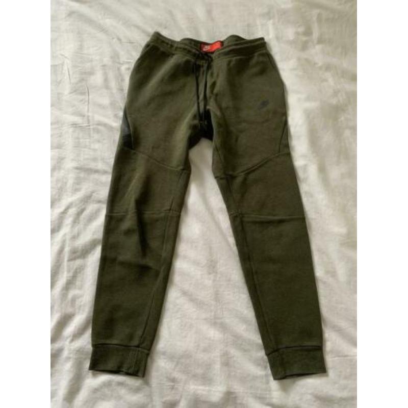 Nike Tech Fleece Pak Khaki Groen maat M yeezy off white air