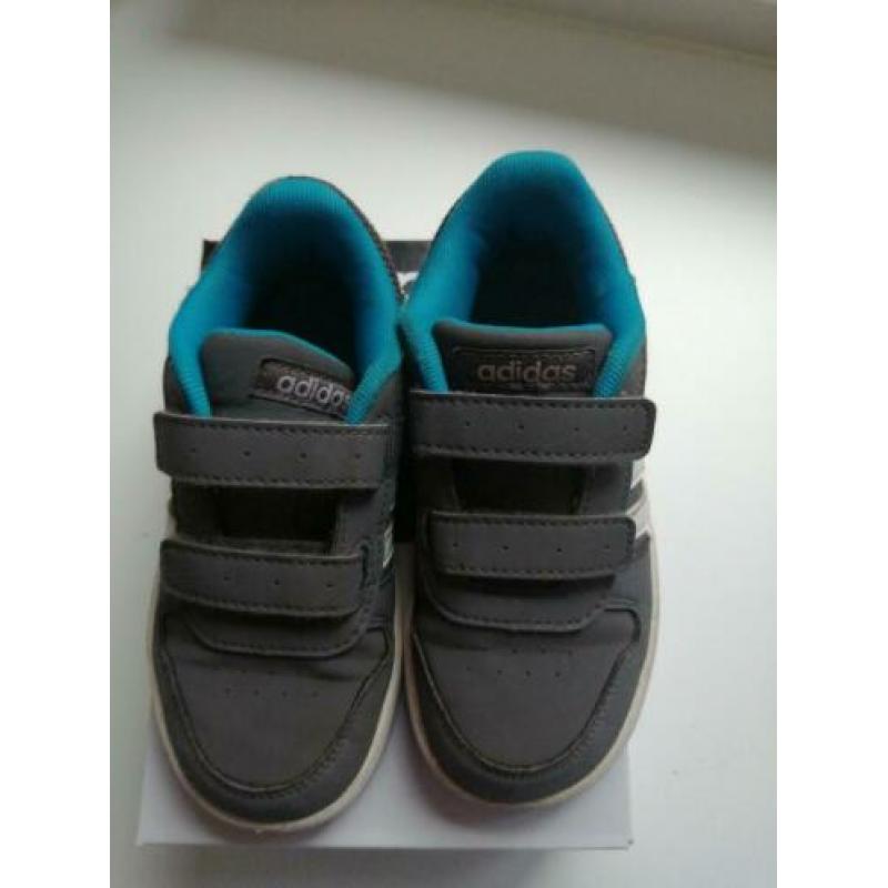 Adidas maat 27, weinig gedragen.