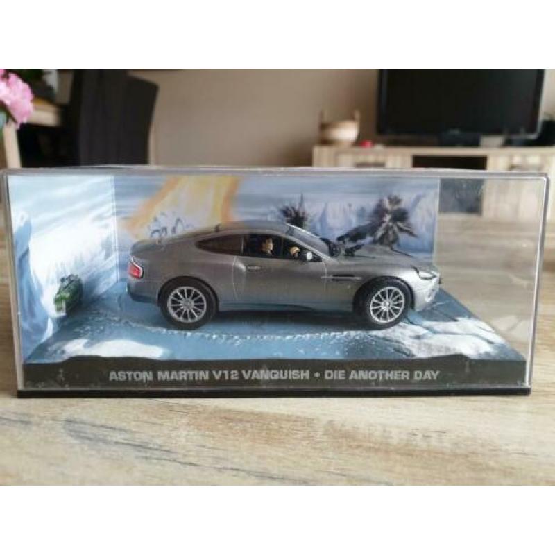 Nr.2 Aston Martin V12 Vanquish Diorama James Bond 1:43 ( UH