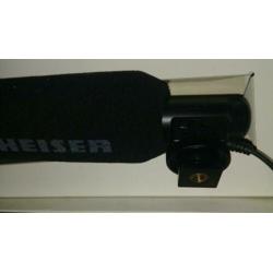 (Richt) microfoon Sennheiser MKE 300 shotgun model.