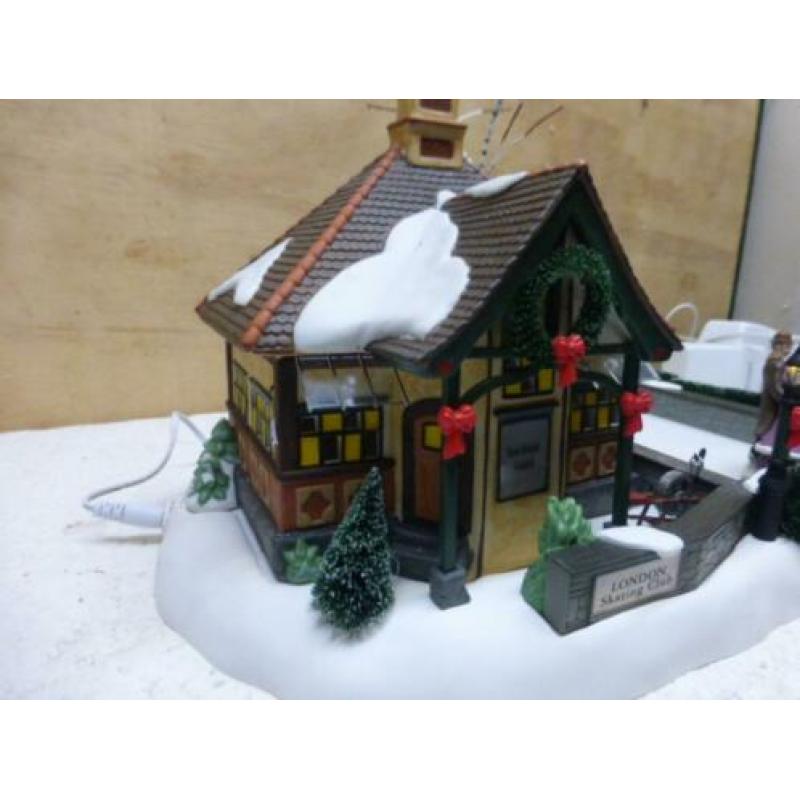 department 56 London Skating Club kerstdorp schaatsbaan