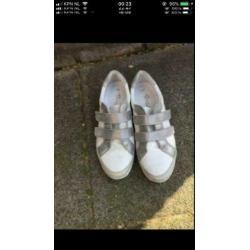 Wit / zilveren leren sneakers van Natuform maat 40,5. ZGAN