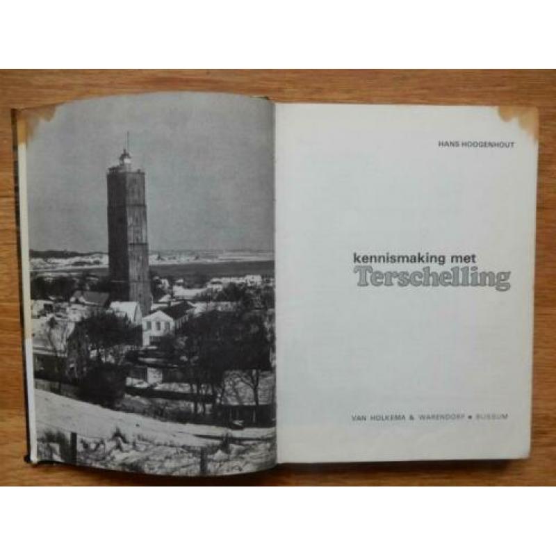 Boeken,knipsels,deel krant,hebbedingetjes over Terschelling.