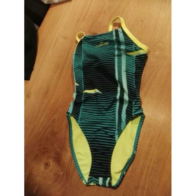 Mooie badpak chloorbestendig maat 176