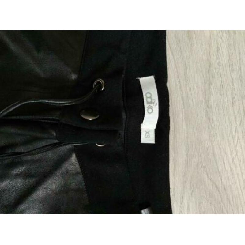Aaiko zwarte faux leather broek maat xs