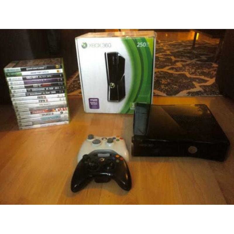 Xbox 360 Slim 250 GB | 2 controllers + 27 spellen