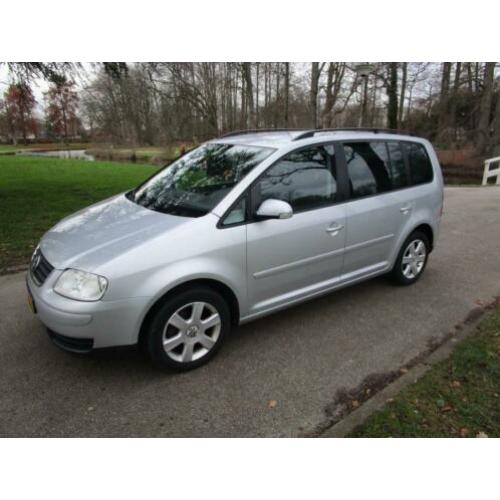 Volkswagen Touran 1.6-16V FSI Business clima.navigatie.elect