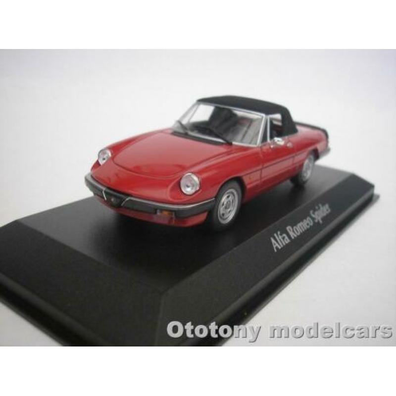 Alfa Romeo Spider 1983 Rood 1/43 Maxichamps