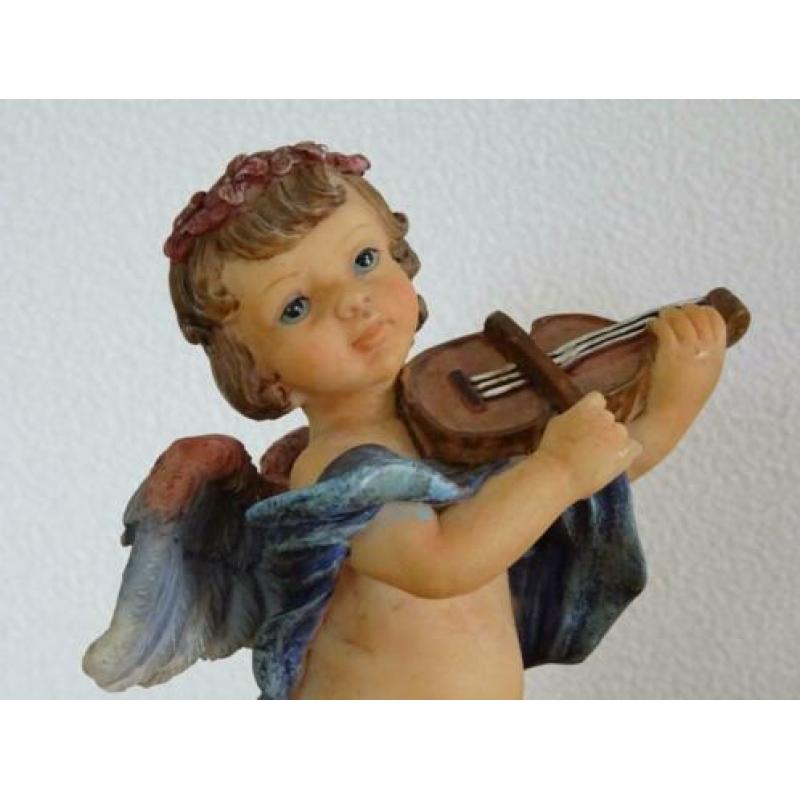 engel met viool en kaarsenhouder