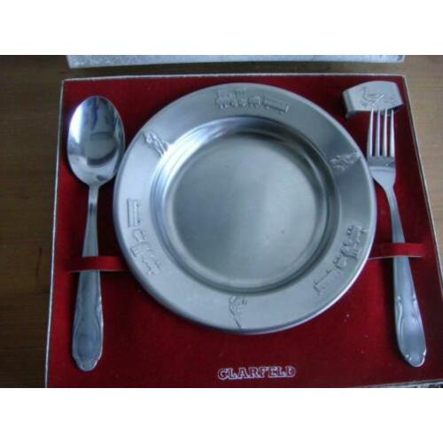 Vintage kinderbordje, bestek en servetring in doos