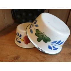 2 leuke emaille schaaltjes