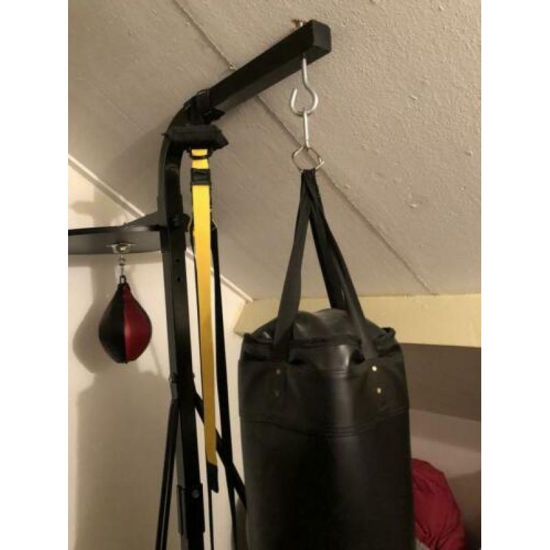 Bokszak standaard met zak en speedball 76 kg gewichten.